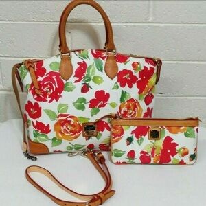 DOONEY & BOURKE ROSE GARDEN SET SHOULDER SATCHEL PURSE & WRISTLET COSMETIC CASE